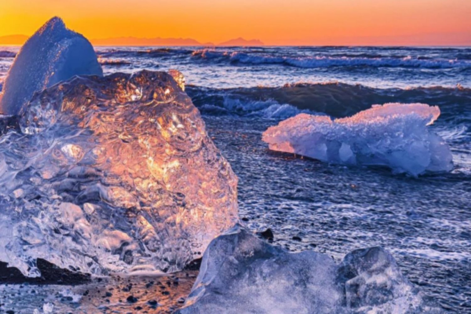 Iceland\'s Midnight Sun - June 3-12, 2026